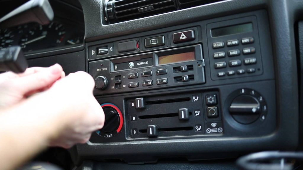 איזה גיזעית הקסטה החדשה של עופרה חזה.