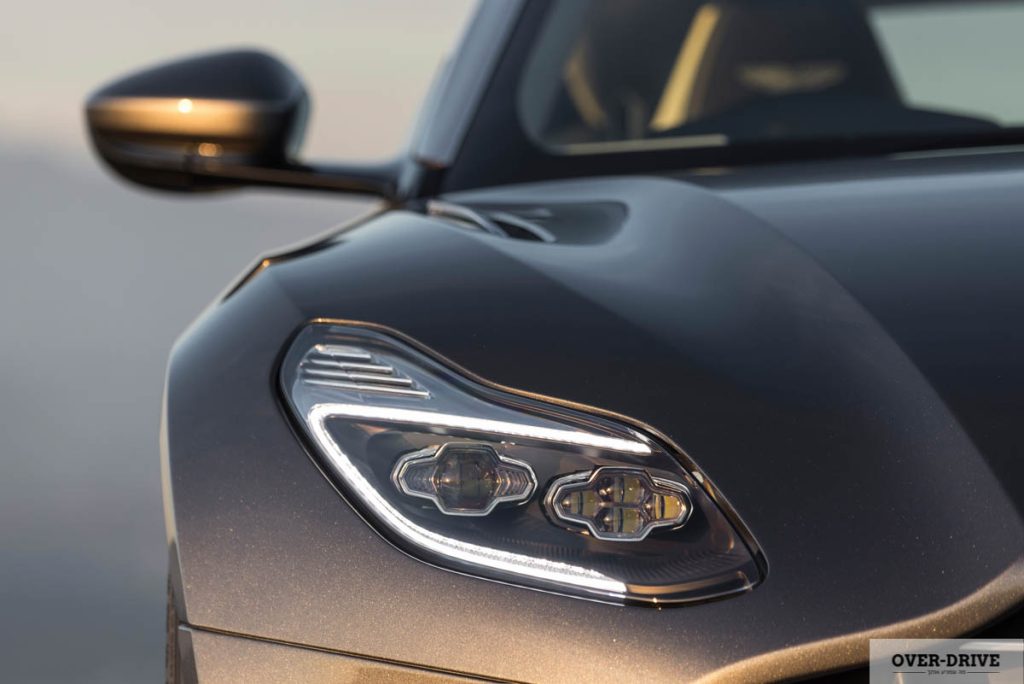 aston martin db11-63