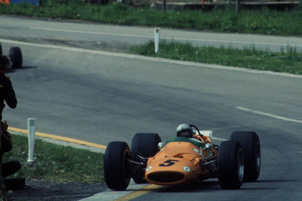 מקלארן במקלארן מנצח את הגרנד-פרי הבלגי בספא