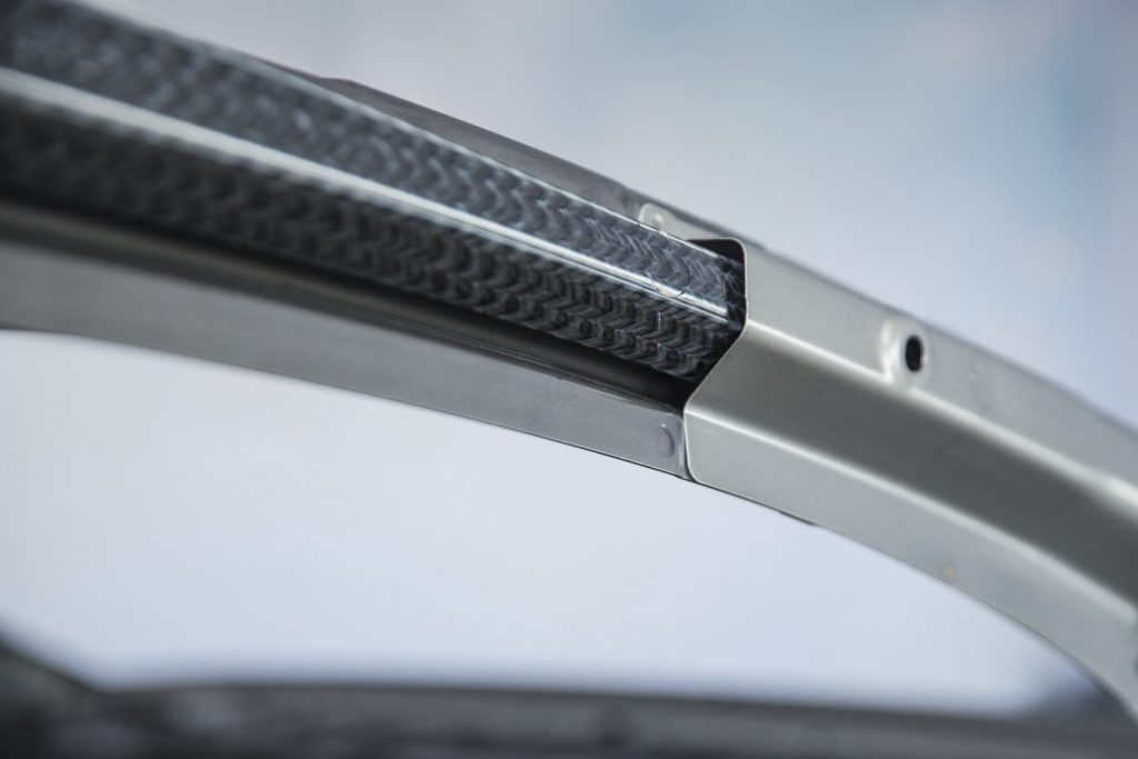 אחד מחיזוקי הקרבון בב.מ.וו סדרה 7