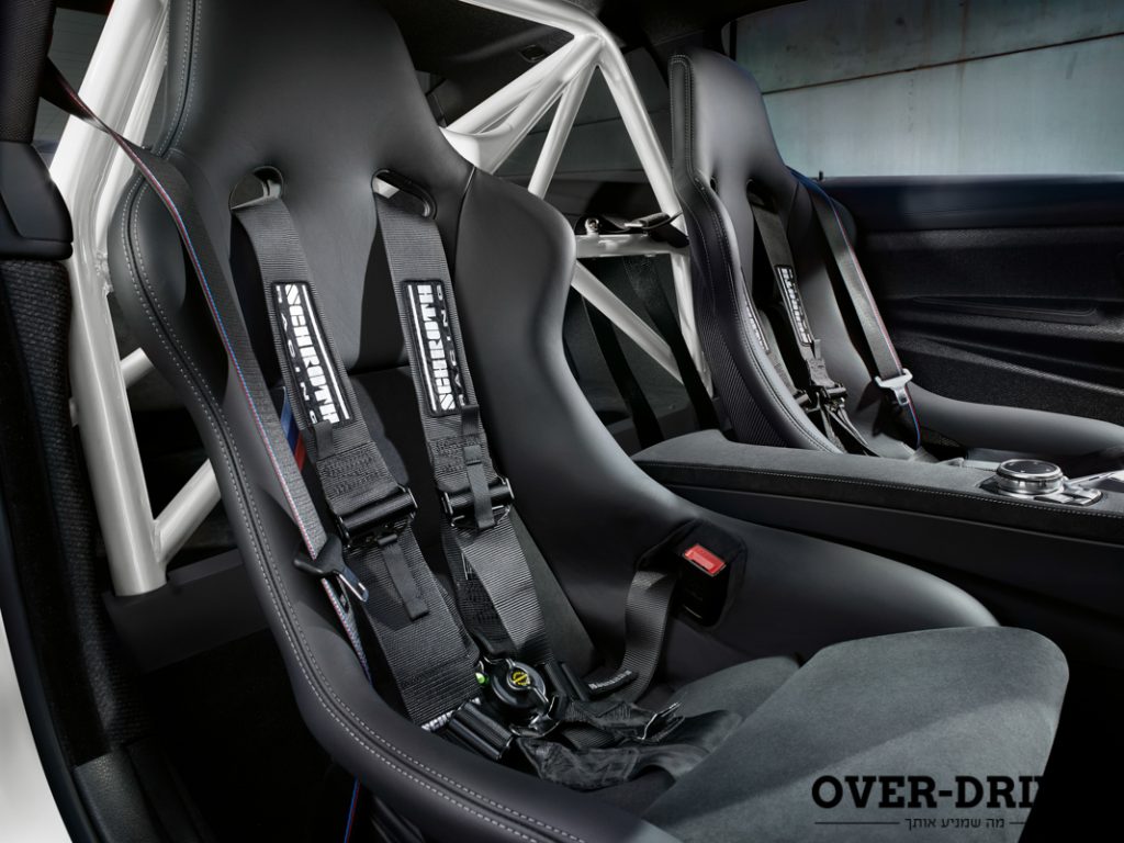 שני כסאות, כלוב התהפכות ו-500 כ"ס.