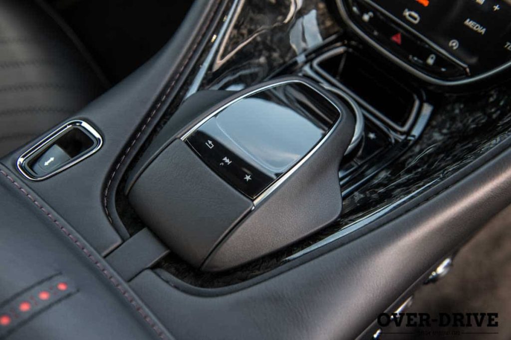 אסטון מרטין DB11