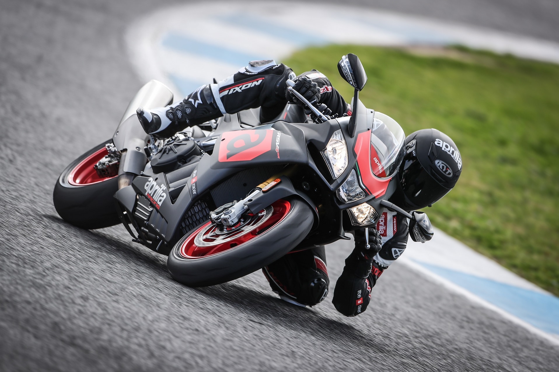 אפריליה RSV4 RR