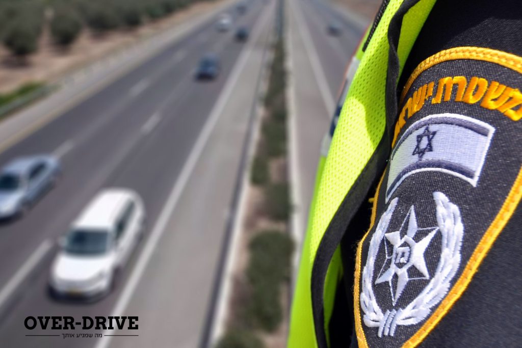 בנתיב השמאלי