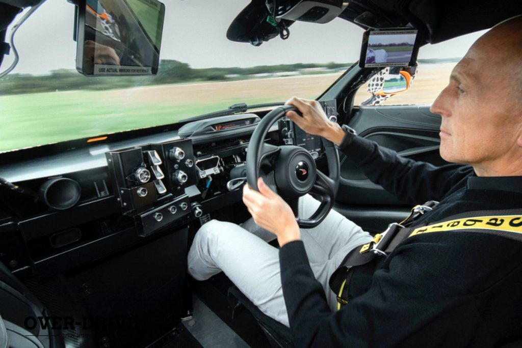 מקלארן מושב נהג במרכז