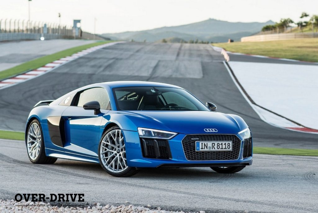 אודי עם הנעה אחורית