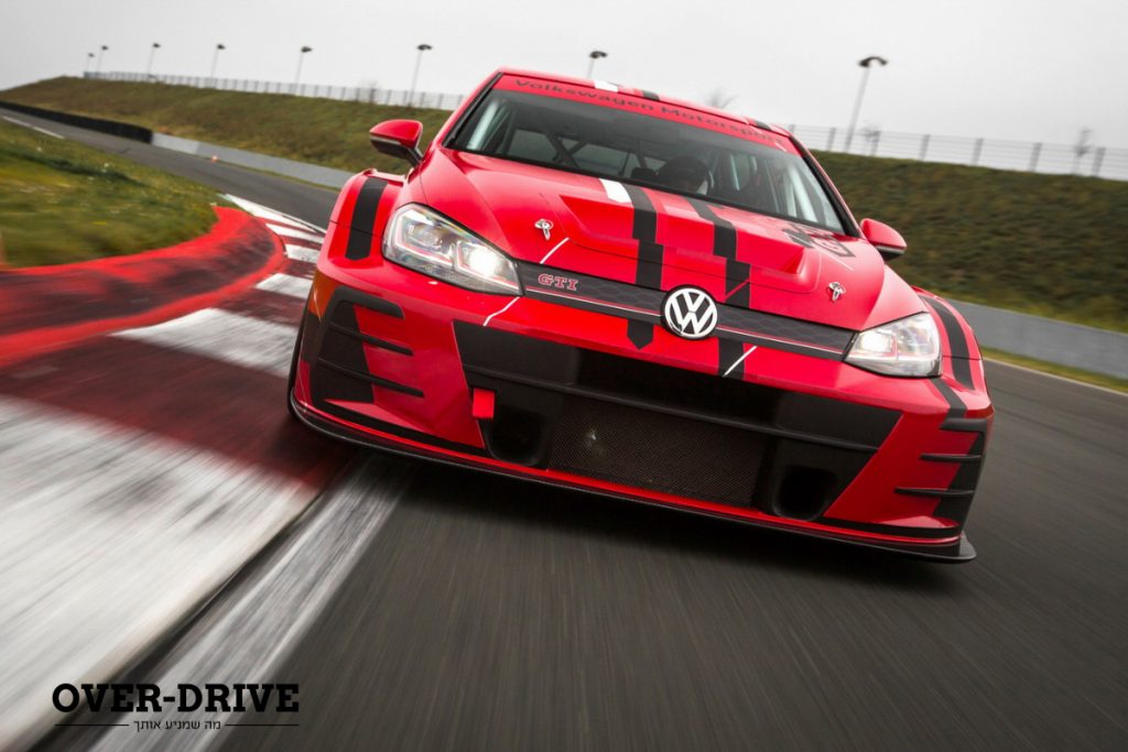 פולקסווגן גולף GTI TCR