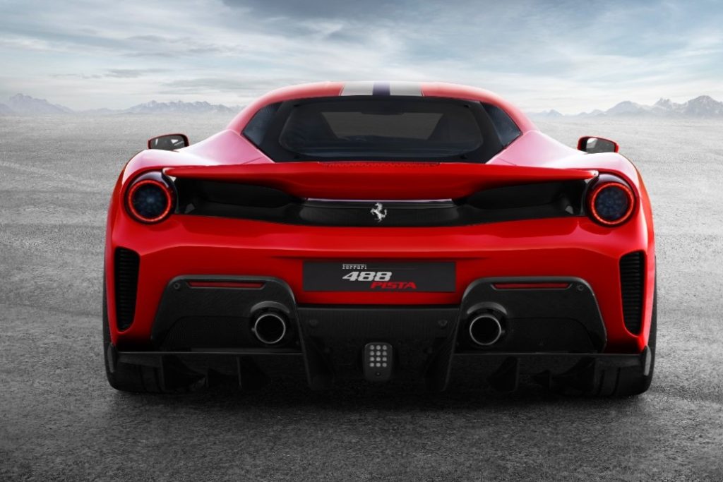 ראש בראש? פרארי 488 'פיסטה' מול פורשה 911 GT3 RS