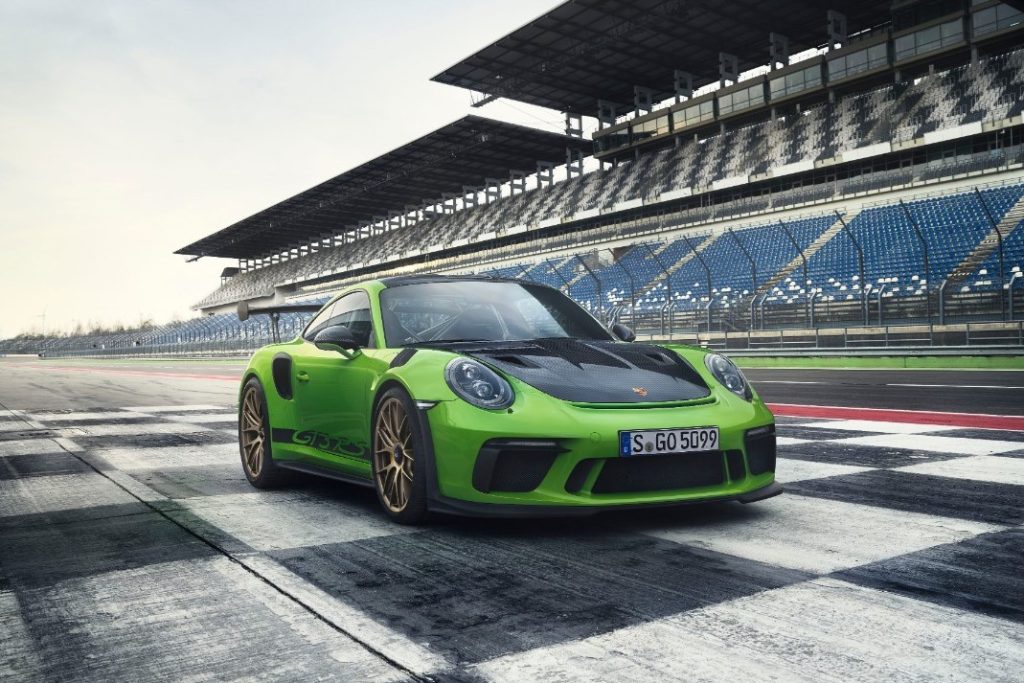 ראש בראש? פרארי 488 'פיסטה' מול פורשה 911 GT3 RS