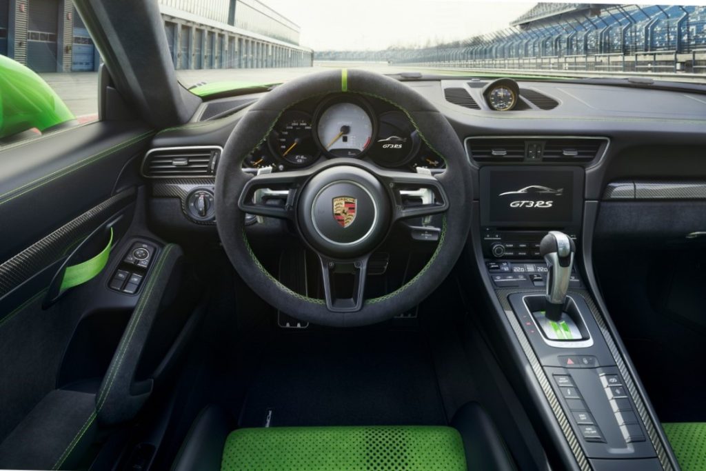 ראש בראש? פרארי 488 'פיסטה' מול פורשה 911 GT3 RS