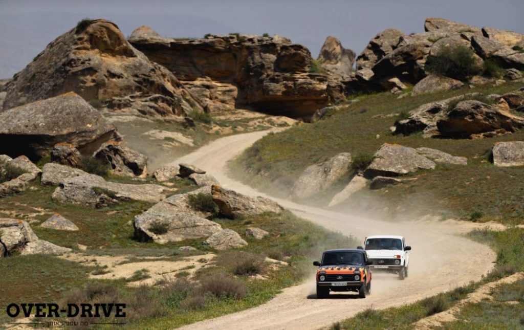 וידאו: נהגי הפורמולה 1 של רד-בול מתחרים בלאדה ניבה?!