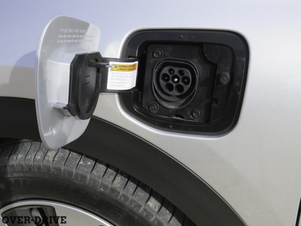 קיה נירו פלאג-אין: נהיגה ראשונה