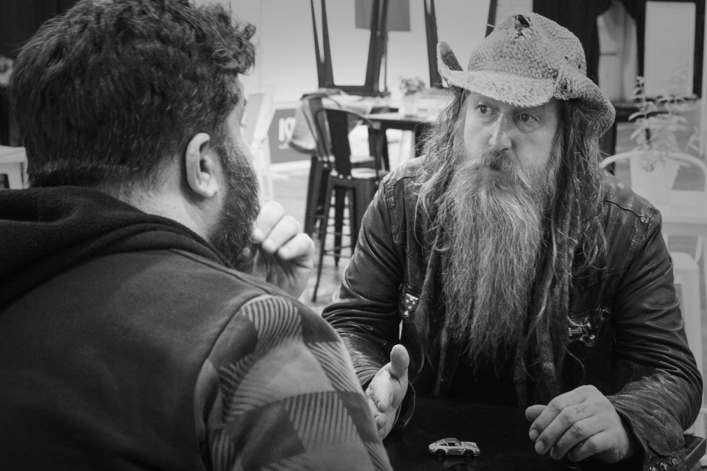 בן 52, אנגלי שחי בלוס-אנג'לס, אדם יוצא דופן ואספן פורשה מוכר. תפסנו את מגנוס ווקר לשיחה לא קצרה, על מכוניות ועל בכלל