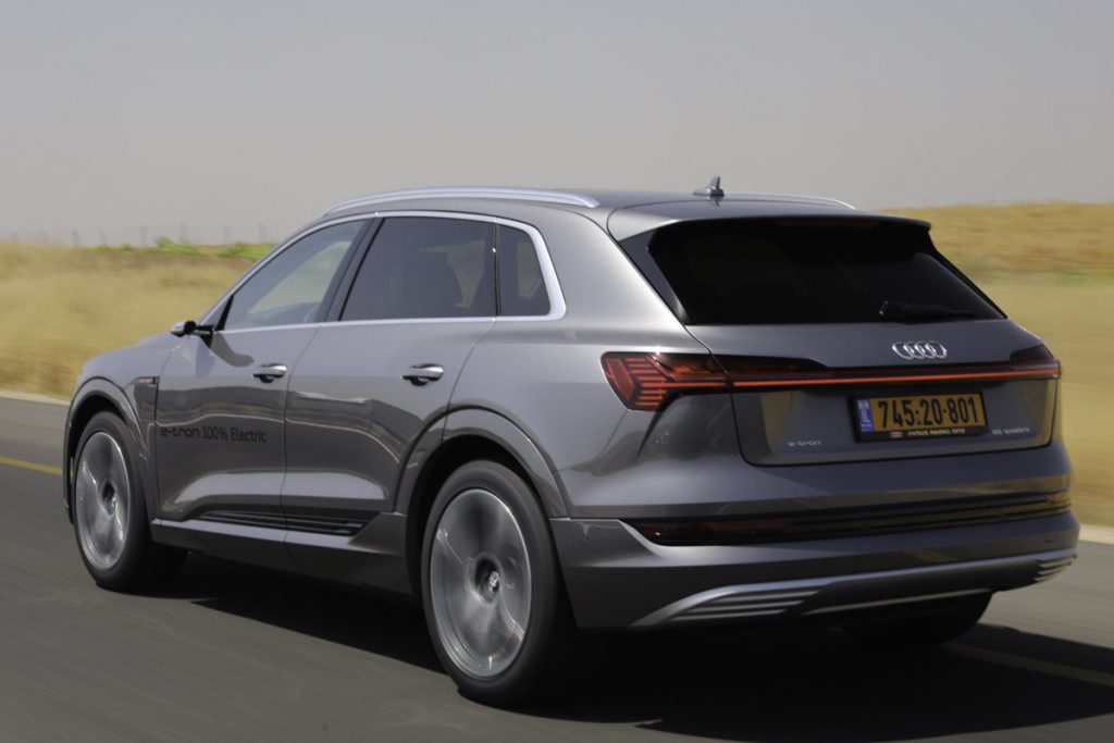 אודי אי-טרון במבחן