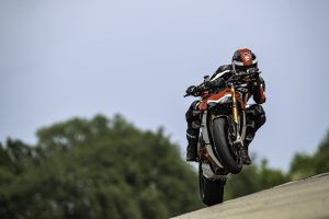 דוקאטי סטריטפייטר V4