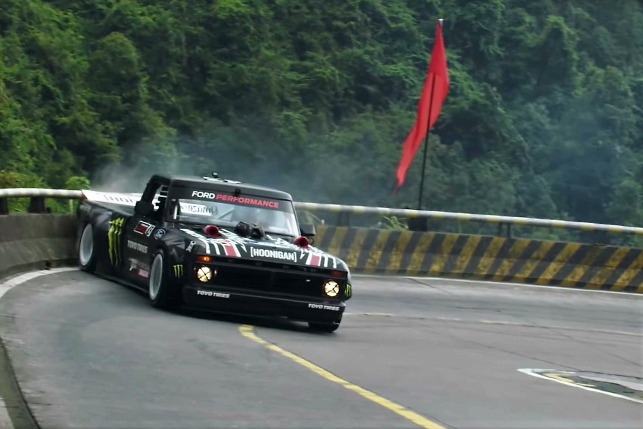 וידאו: קן בלוק וההר הסיני