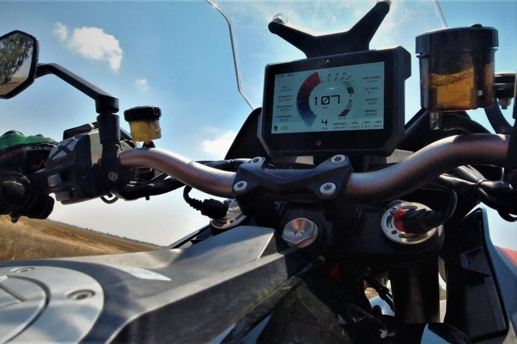 ק.ט.מ סופר-דיוק 1290 GT: תיירות ספורט