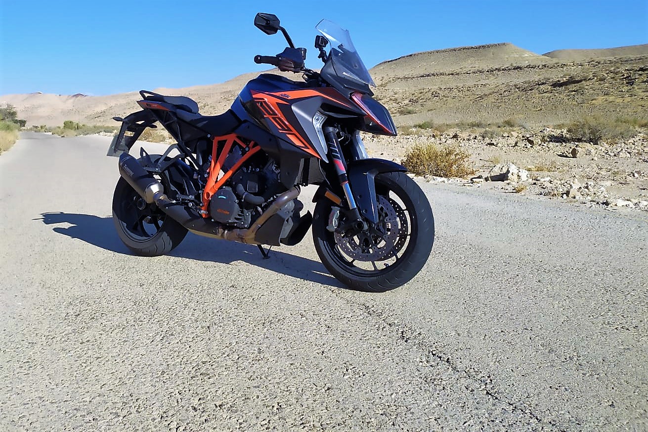 ק.ט.מ סופר-דיוק 1290 GT: תיירות ספורט