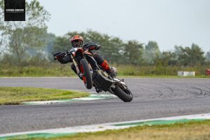 דוקאטי היפרמוטארד 698 מונו