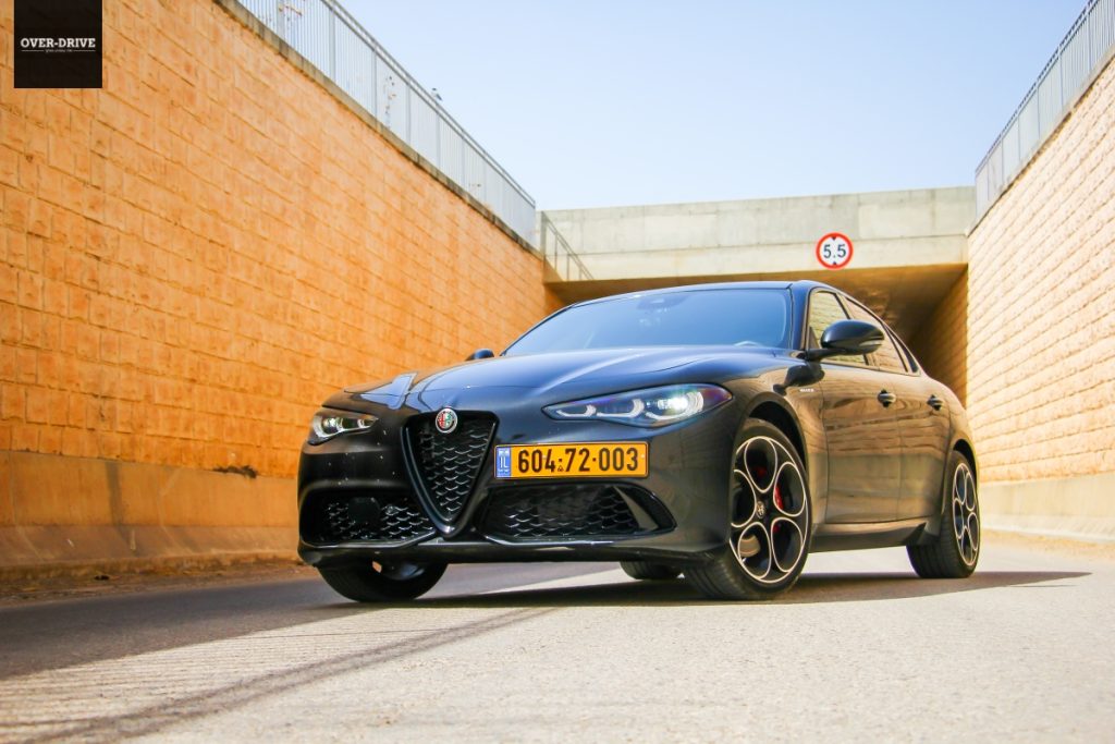 אלפא רומיאו ג'וליה