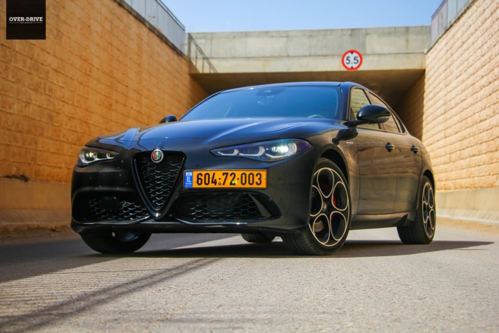 אלפא רומיאו ג'וליה