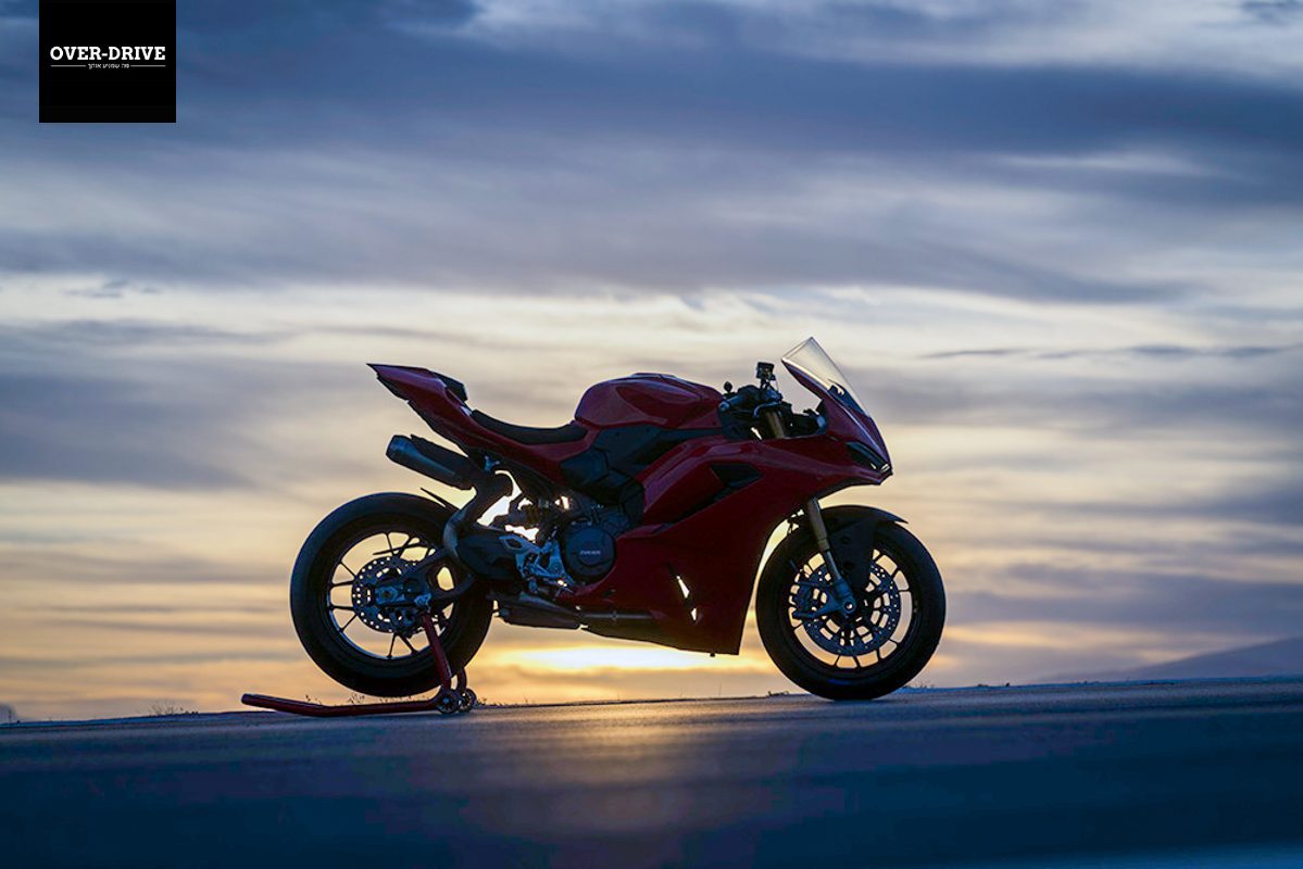 דוקאטי פניגאלה V2 S