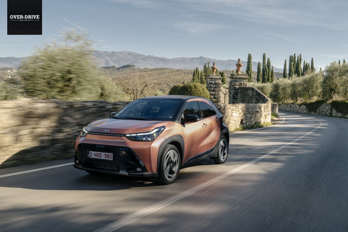 טויוטה אייגו X